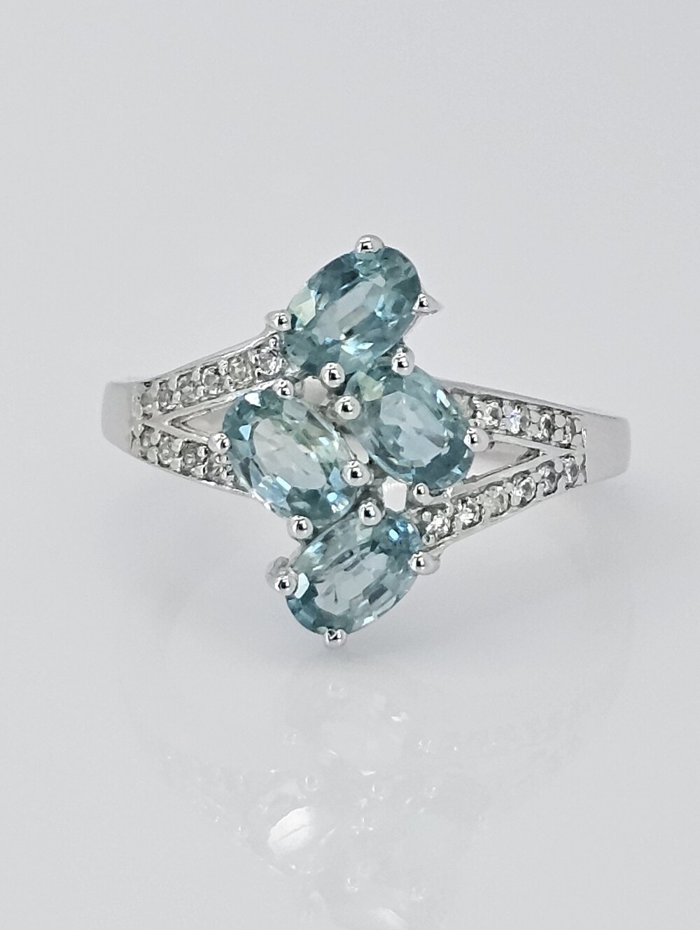 Earth Mined Blue & White Zircon Ring Sterling Silver Size 8